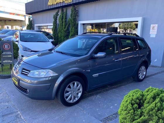 RENAULT MEGANE 1.6 DYNAMIQUE GRAND TOUR 16V FLEX 4P MANUAL RENAULT MEGANE 1.6 DYNAMIQUE GRAND TOUR 16V FLEX 4P MANUAL